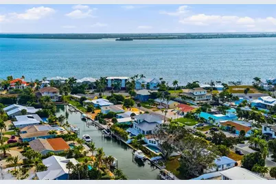 611 Dundee Lane, Holmes Beach, FL 34217 - Photo 35