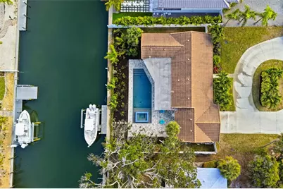 611 Dundee Lane, Holmes Beach, FL 34217 - Photo 3