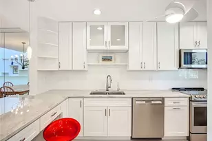 1510 Pelican Point Dr, Sarasota, FL 34231 - Photo 11