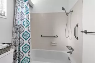 2305 Bayshore Gardens Pkwy, Bradenton, FL 34207 - Photo 11