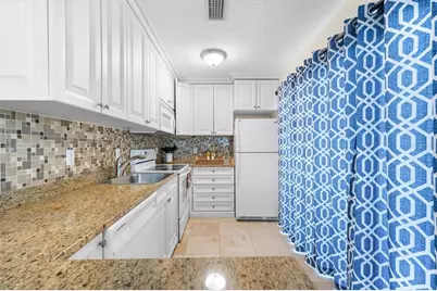 6451 Elmwood Avenue #H, Sarasota, FL 34231 - Photo 13