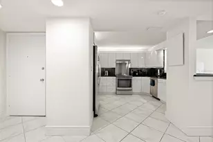 1750 Benjamin Franklin Dr, Sarasota, FL 34236 - Photo 5