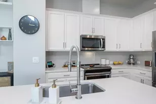 2337 Lindstrom St, Sarasota, FL 34237 - Photo 5