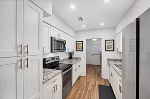 2375 Datura St, Sarasota, FL 34239 - Photo 27