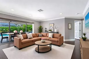 8010 Conservatory Dr, Sarasota, FL 34243 - Photo 7