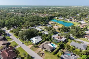 8010 Conservatory Dr, Sarasota, FL 34243 - Photo 3