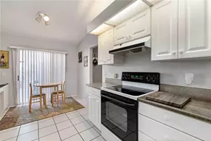 4248 Marseilles Ave, Sarasota, FL 34233 - Photo 11