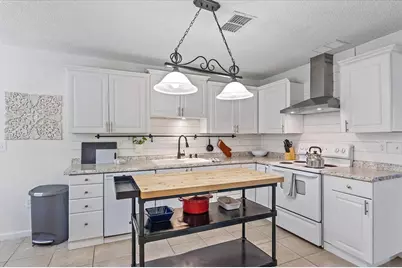 5766 Forester Pine Court, Sarasota, FL 34243 - Photo 9