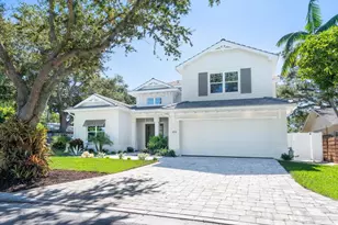 1876 Magnolia St, Sarasota, FL 34239 - Photo 3