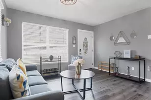 3224 Williamsburg St, Sarasota, FL 34231 - Photo 5