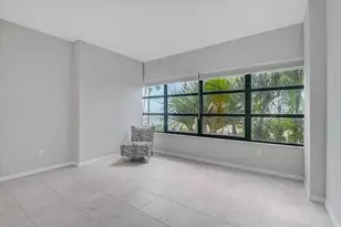 988 Boulevard of the Arts, Sarasota, FL 34236 - Photo 3