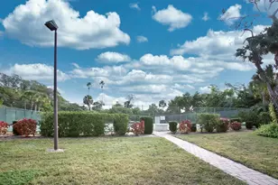 106 Wild Palm Dr, Bradenton, FL 34210 - Photo 37