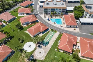 110 Vista Hermosa Cir, Sarasota, FL 34242 - Photo 25