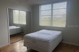 7461 W Country Club Dr N, Sarasota, FL 34243 - Photo 5