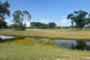 7461 W Country Club Dr N, Sarasota, FL 34243 - Photo 17