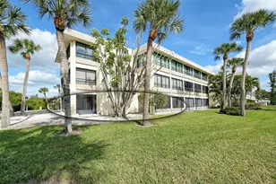 101 Whispering Sands Dr, Sarasota, FL 34242 - Photo 5