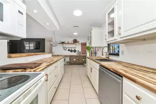 2835 Williamsburg St, Sarasota, FL 34231 - Photo 15