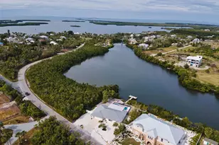 910 Bayshore Dr, Terra Ceia, FL 34250 - Photo 3