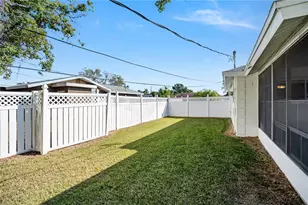 319 Mendez Dr, Sarasota, FL 34243 - Photo 5