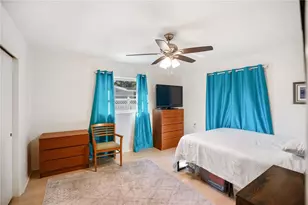 319 Mendez Dr, Sarasota, FL 34243 - Photo 9