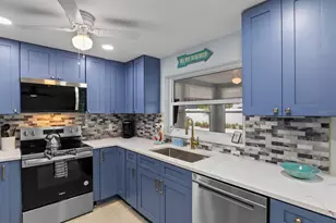 305 67th St, Holmes Beach, FL 34217 - Photo 17