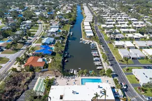 2305 Riverbluff Pkwy, Sarasota, FL 34231 - Photo 9