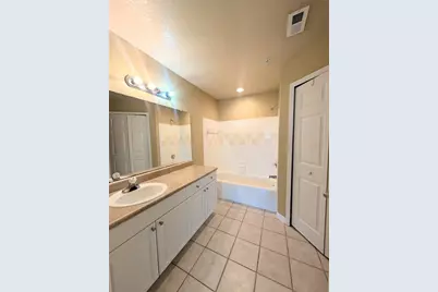 5611 Bidwell Parkway #205, Sarasota, FL 34233 - Photo 9