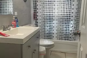 1112 6th St E, Bradenton, FL 34208 - Photo 9