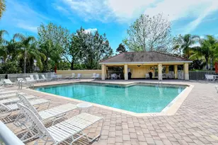 3776 82nd Ave Cir E, Sarasota, FL 34243 - Photo 15