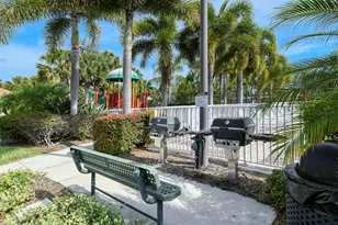 3776 82nd Ave Cir E, Sarasota, FL 34243 - Photo 11