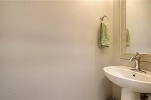 3776 82nd Ave Cir E, Sarasota, FL 34243 - Photo 25