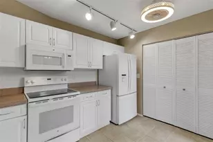 3441 Beekman Pl, Sarasota, FL 34235 - Photo 13