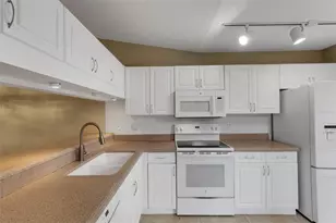 3441 Beekman Pl, Sarasota, FL 34235 - Photo 11