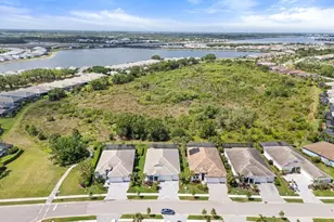 8281 Grande Shores Dr, Sarasota, FL 34240 - Photo 57