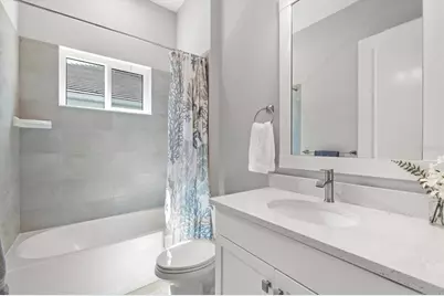 8281 Grande Shores Drive, Sarasota, FL 34240 - Photo 31