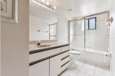 7676 Eagle Creek Drive, Sarasota, FL 34243 - Photo 9