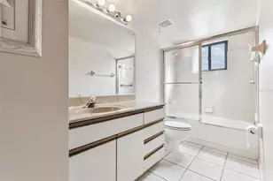 7676 Eagle Creek Dr, Sarasota, FL 34243 - Photo 9