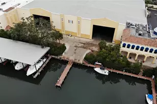 570 Blackburn Point Rd, Osprey, FL 34229 - Photo 3