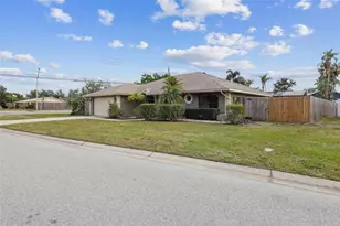 7505 23rd Ave Dr W, Bradenton, FL 34209 - Photo 3