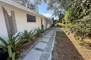 5734 Olive St, Sarasota, FL 34231 - Photo 5