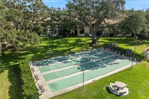 2401 Clubhouse Cir, Sarasota, FL 34232 - Photo 23