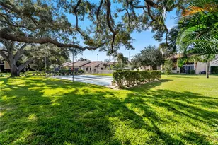 2401 Clubhouse Cir, Sarasota, FL 34232 - Photo 21