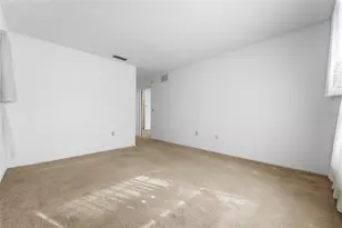 4299 Oakhurst Cir E, Sarasota, FL 34233 - Photo 13