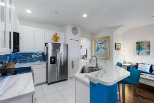 3935 Yellowstone Cir, Sarasota, FL 34233 - Photo 9