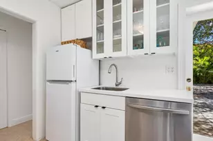 3629 Almeria Ave, Sarasota, FL 34239 - Photo 13