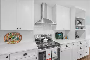 302 67th St, Holmes Beach, FL 34217 - Photo 7
