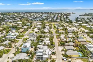 302 67th St, Holmes Beach, FL 34217 - Photo 37