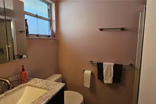 2009 Riverbluff Pkwy, Sarasota, FL 34231 - Photo 15