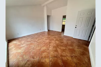 10101 Springtree Court, Tampa, FL 33615 - Photo 7