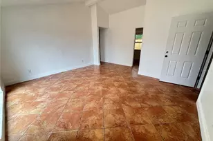 10101 Springtree Ct, Tampa, FL 33615 - Photo 7